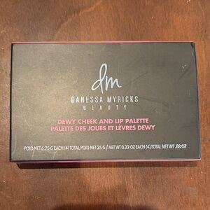 Danessa Myricks Beauty Dewy Cheek and Lip Palette - Vibrant Pink